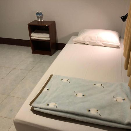 Pama Guesthouse Чиангмай Екстериор снимка