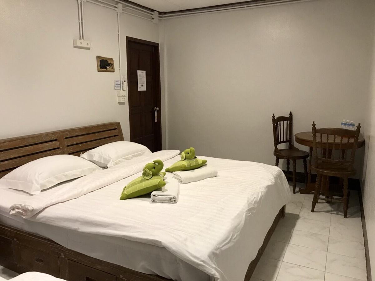 Pama Guesthouse Чиангмай Екстериор снимка