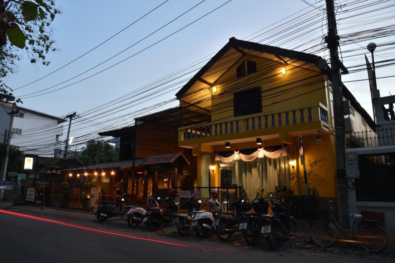 Pama Guesthouse Чиангмай Екстериор снимка