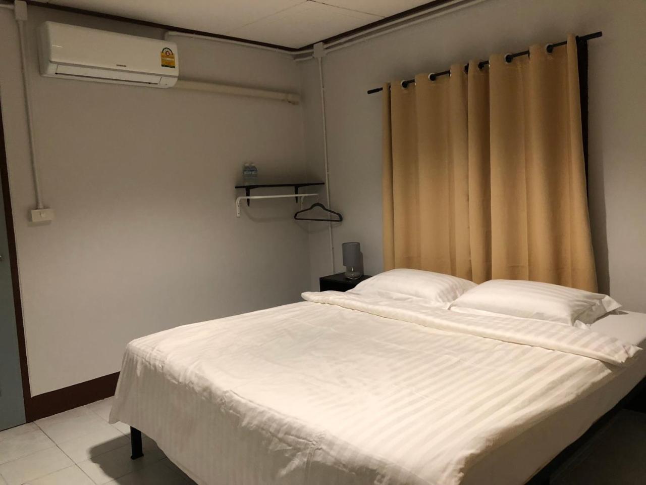 Pama Guesthouse Чиангмай Екстериор снимка