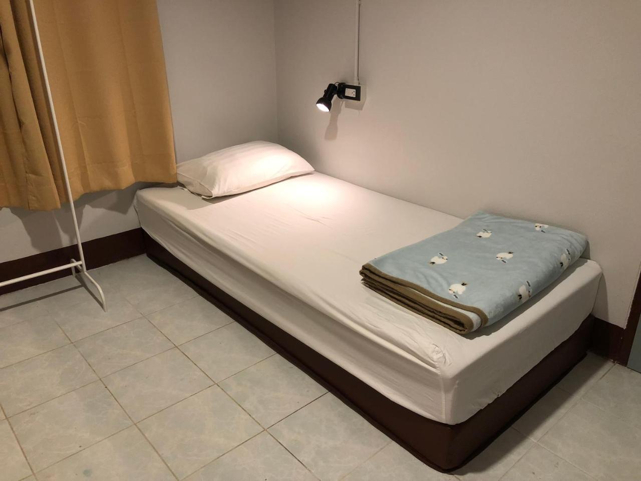 Pama Guesthouse Чиангмай Екстериор снимка